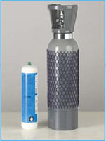 Bombole CO2 usa e getta o ricaricabili, comprensive di riduttore di pressione.